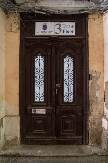 White Door Apartments Heart Of Odessa 1 Екстериор снимка