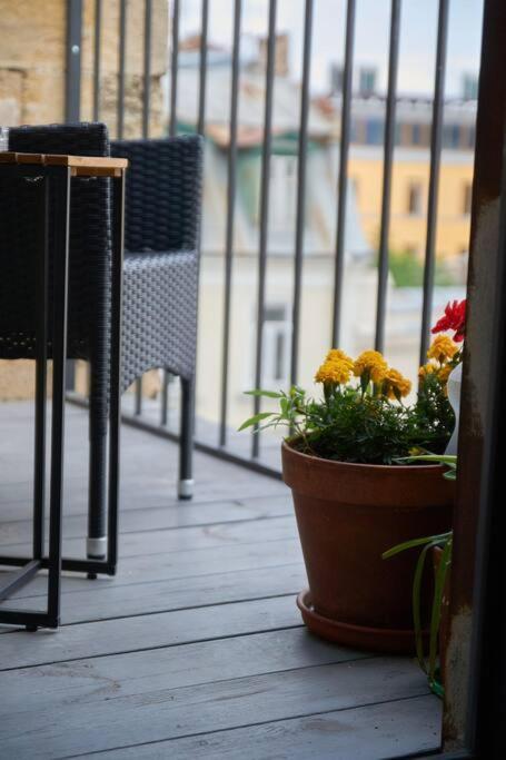 White Door Apartments Heart Of Odessa 1 Екстериор снимка