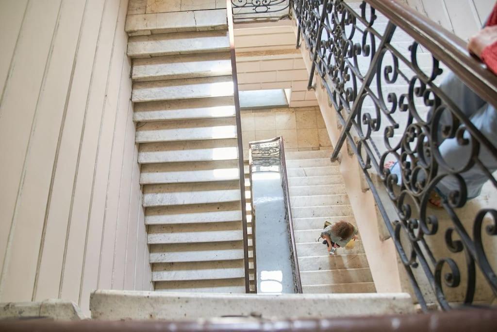 White Door Apartments Heart Of Odessa 1 Екстериор снимка