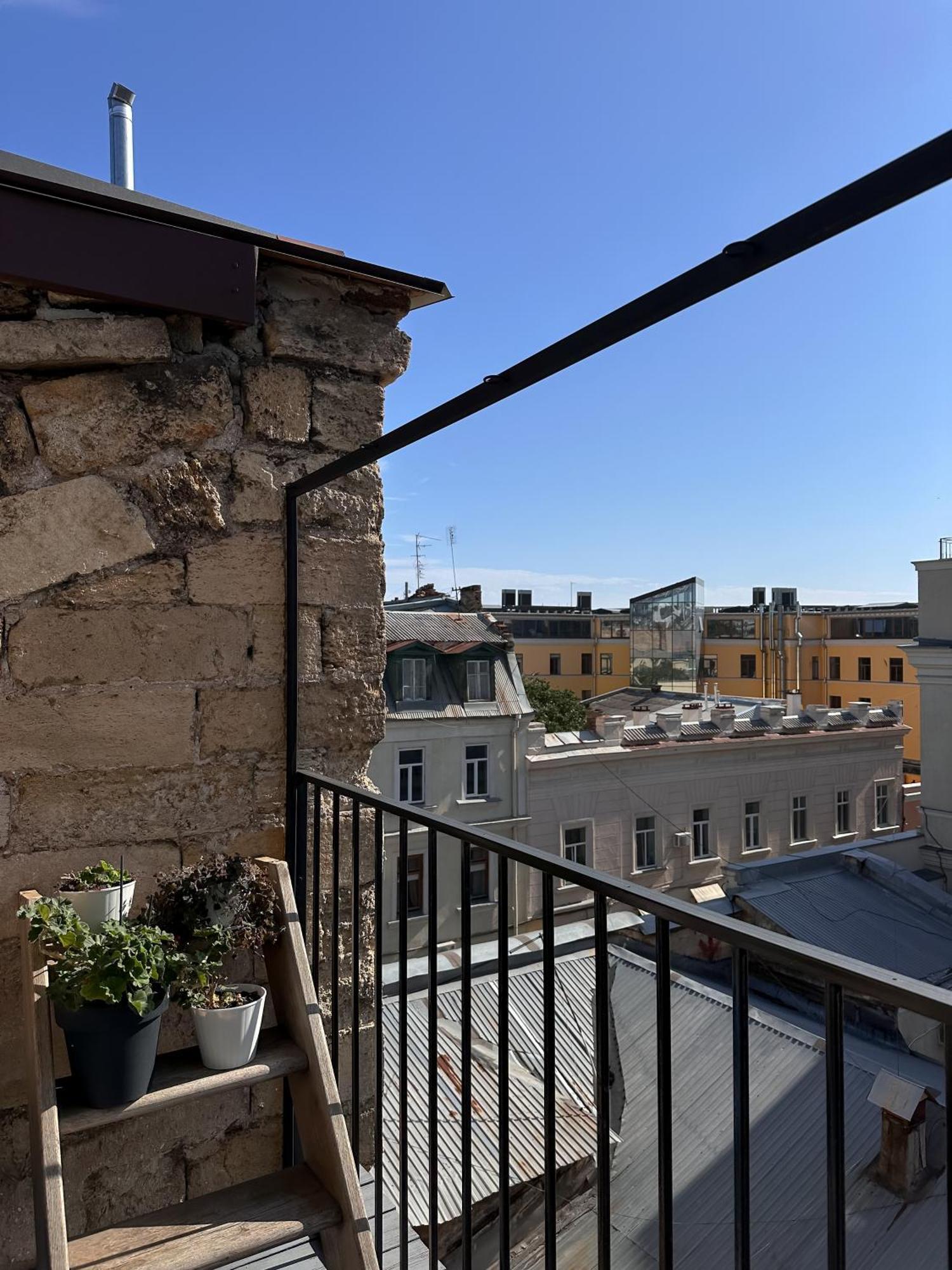 White Door Apartments Heart Of Odessa 1 Екстериор снимка