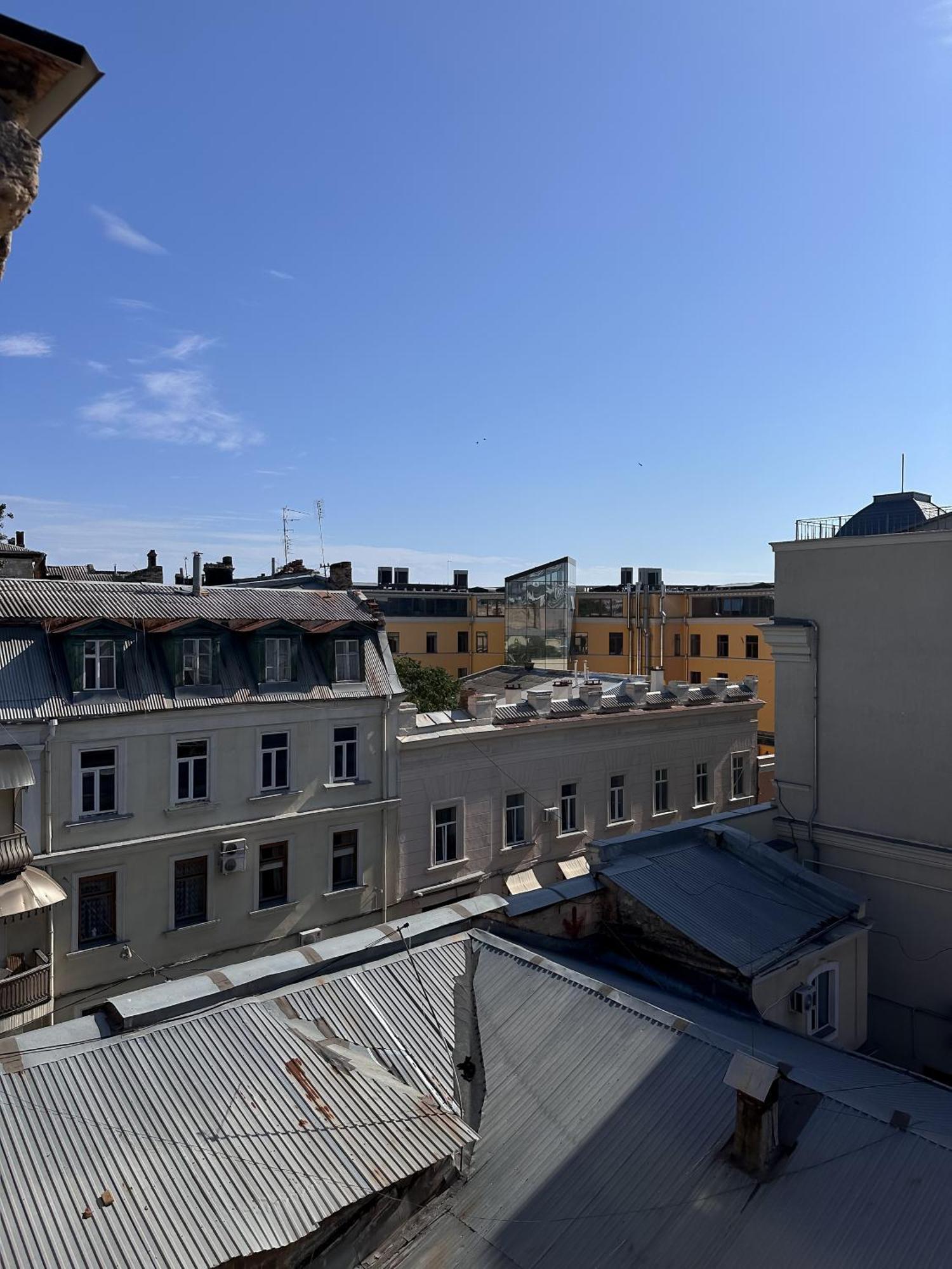 White Door Apartments Heart Of Odessa 1 Екстериор снимка